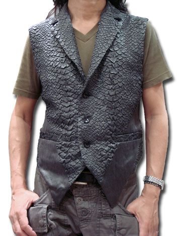 ヤスユキイシイ161408ブラックパイソン柄　ベスト