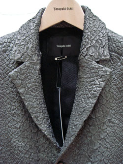 ヤスユキイシイ161408ブラックパイソン柄ベスト