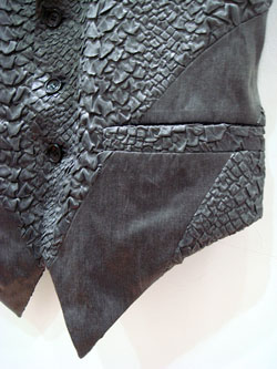 ヤスユキイシイ161408ブラックパイソン柄ベスト