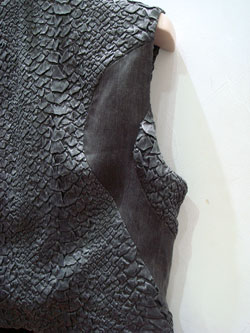 ヤスユキイシイ161408ブラックパイソン柄ベスト