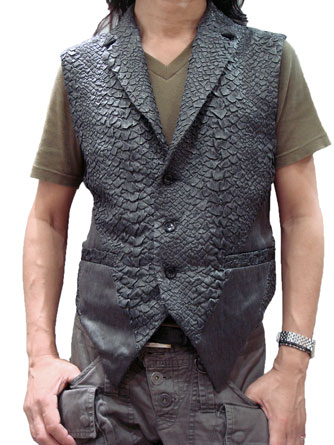 ヤスユキイシイ161408ブラックパイソン柄ベスト